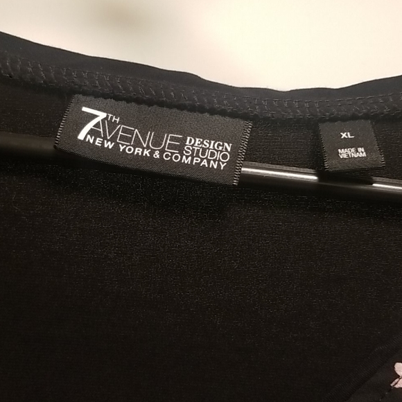 New York and Company Rose printed blouse - Picture 6 of 8